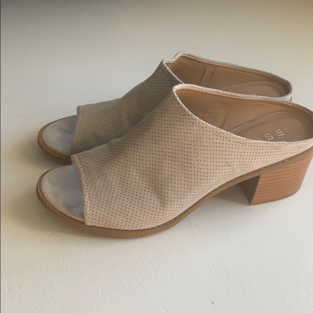 Slides in gray